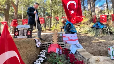 Uzman Çavuş Eren Kızıldağ'ın Kabrini Fekeli Öğrenciler Ziyaret Etti