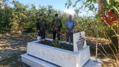 jandarma sehit ailesini ve kabrini ziyaret etti nWGJfwKj